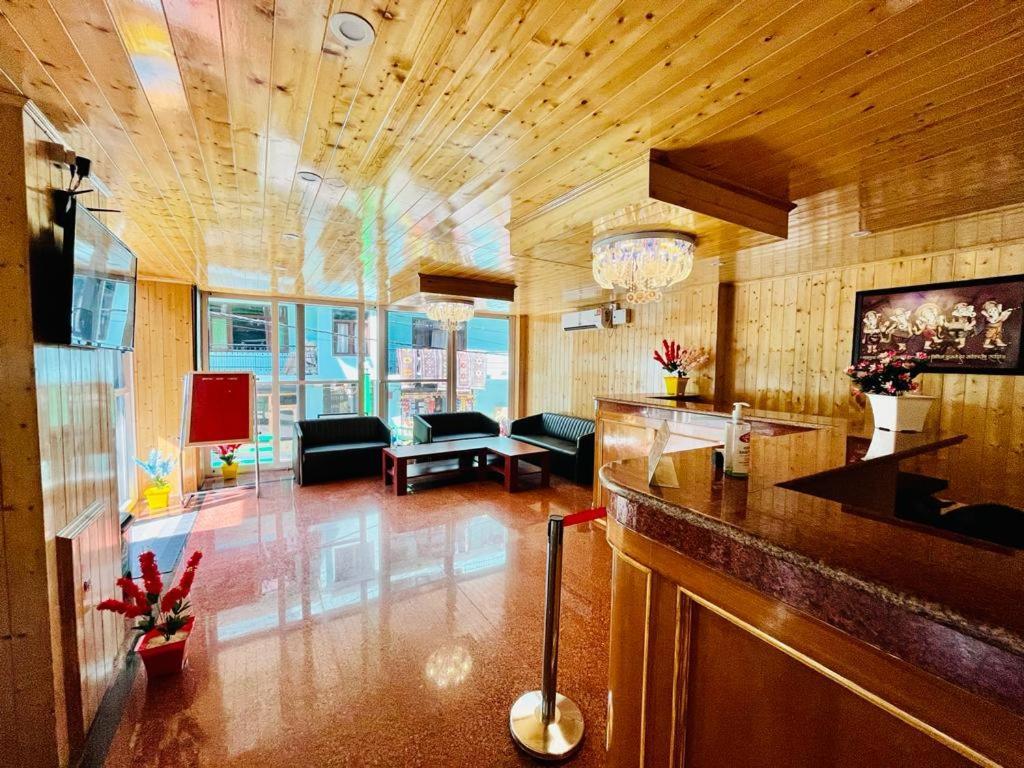 Tata Vista Resort Mall Road Manali - Centrally Heated & Air Cooled Экстерьер фото