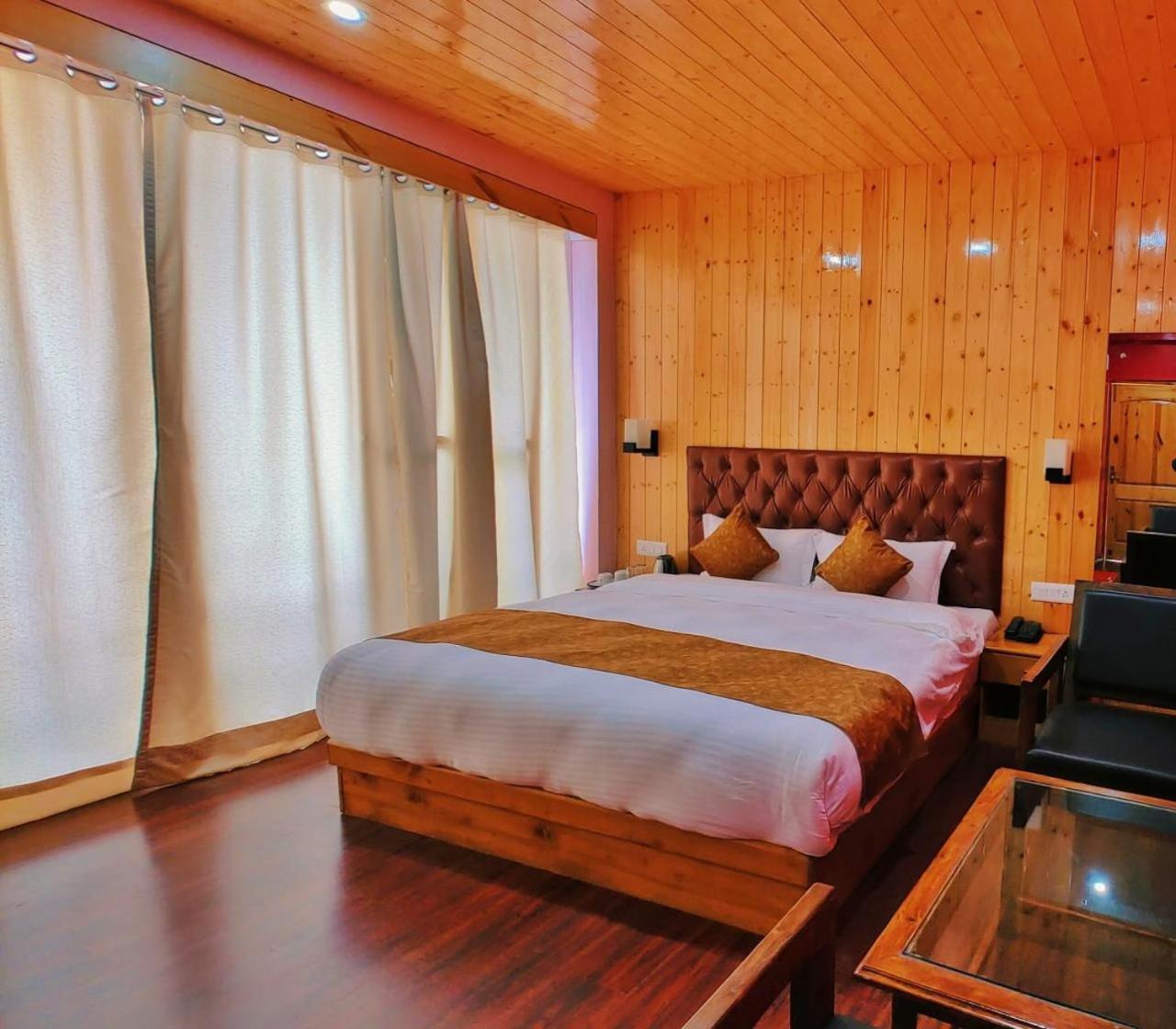 Tata Vista Resort Mall Road Manali - Centrally Heated & Air Cooled Экстерьер фото
